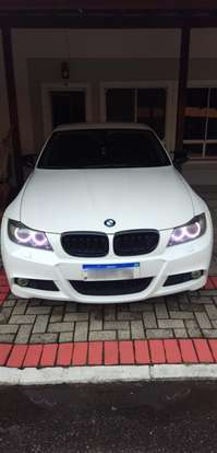 BMW-318i-2011