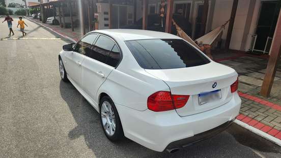 BMW-318i-2011