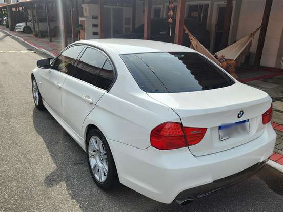 BMW-318i-2.0 SEDAN 16V GASOLINA 4P AUTOMÁTICO BMW-318i-2011