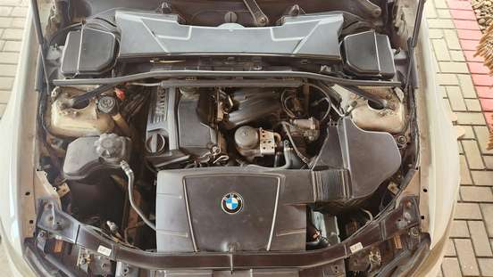 BMW-318i-2011