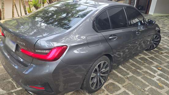 BMW-320i-2021