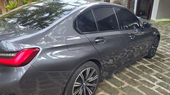 BMW-320i-2021