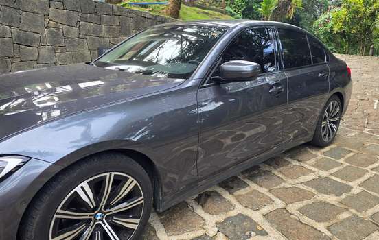 BMW-320i-2021