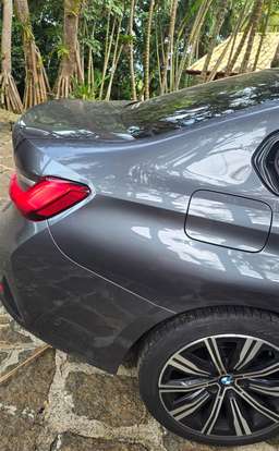 BMW-320i-2021