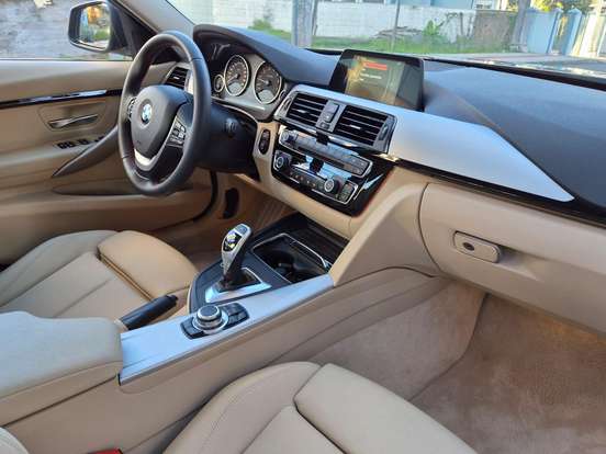 BMW-320i-2017