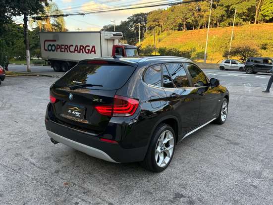 BMW-X1-2011