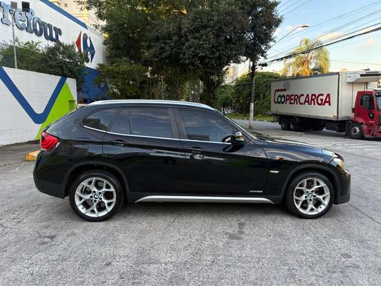 BMW-X1-2011