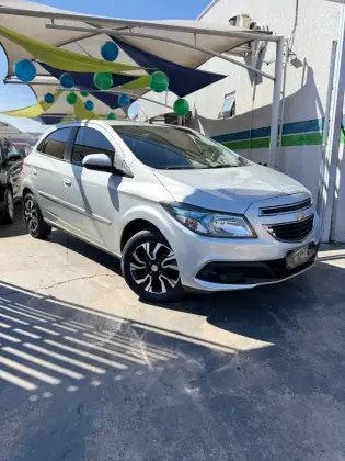CHEVROLET ONIX 1.4 MPFI LT 8V FLEX 4P AUTOMÁTICO CHEVROLET ONIX 1.4 MPFI LT 8V FLEX 4P AUTOMÁTICO