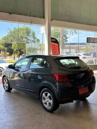 CHEVROLET-ONIX-2018