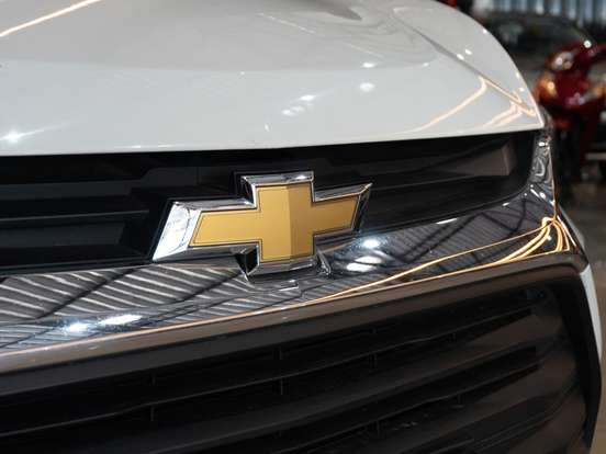 CHEVROLET-TRACKER-2023