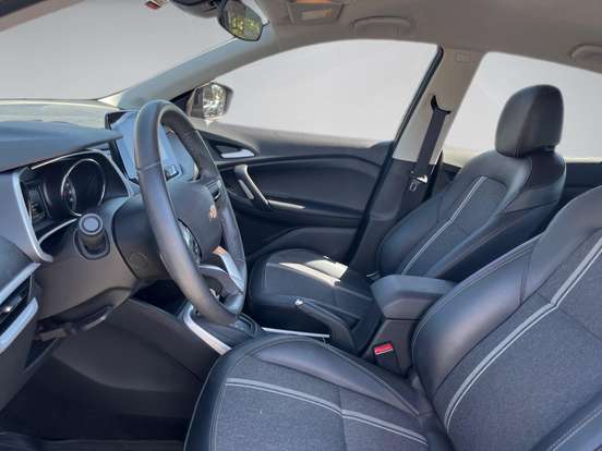 CHEVROLET-TRACKER-2023