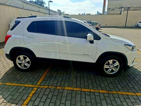 CHEVROLET-TRACKER-2018