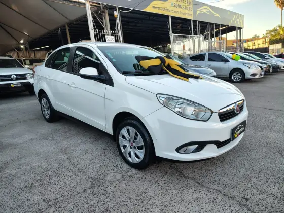 FIAT GRAND SIENA 1.4 MPI ATTRACTIVE 8V FLEX 4P MANUAL FIAT GRAND SIENA 1.4 MPI ATTRACTIVE 8V FLEX 4P MANUAL