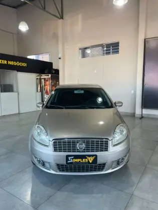 FIAT LINEA 1.8 ESSENCE 16V FLEX 4P MANUAL FIAT LINEA 1.8 ESSENCE 16V FLEX 4P MANUAL