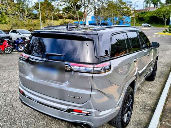 JEEP-COMMANDER-2.0 HURRICANE 4 TURBO GASOLINA BLACKHAWK AT9 JEEP-COMMANDER-2024