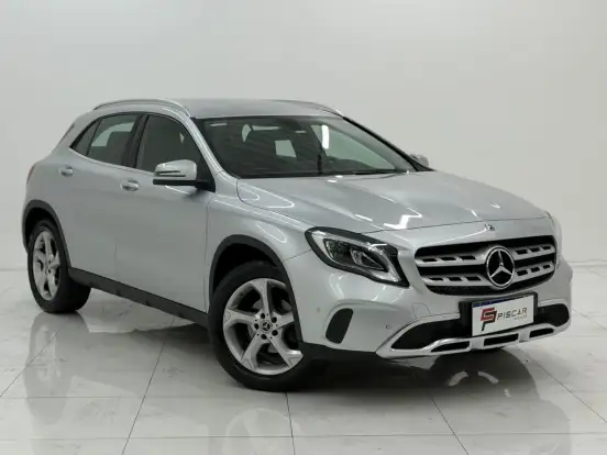 MERCEDES-BENZ-GLA 200-2019