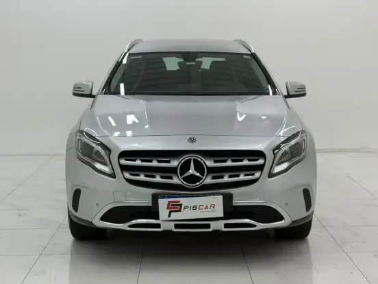 MERCEDES-BENZ-GLA 200-2019