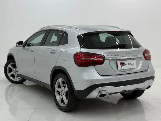 MERCEDES-BENZ-GLA 200-2019