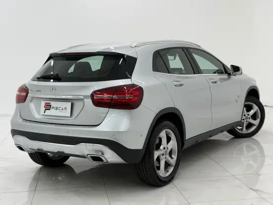 MERCEDES-BENZ-GLA 200-2019