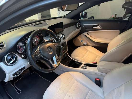 MERCEDES-BENZ-GLA 200-2016