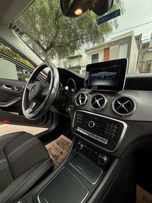 MERCEDES-BENZ-GLA 200-2018