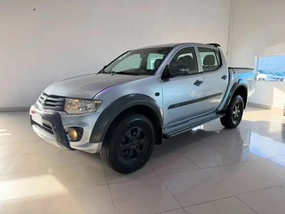 MITSUBISHI L200 OUTDOOR 3.2 4X4 CD 16V TURBO INTERCOOLER DIESEL 4P AUTOMÁTICO MITSUBISHI L200 OUTDOOR 3.2 4X4 CD 16V TURBO INTERCOOLER DIESEL 4P AUTOMÁTICO