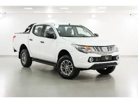 MITSUBISHI L200 TRITON 2.4 16V TURBO DIESEL GL CD 4X4 MANUAL MITSUBISHI L200 TRITON 2.4 16V TURBO DIESEL GL CD 4X4 MANUAL