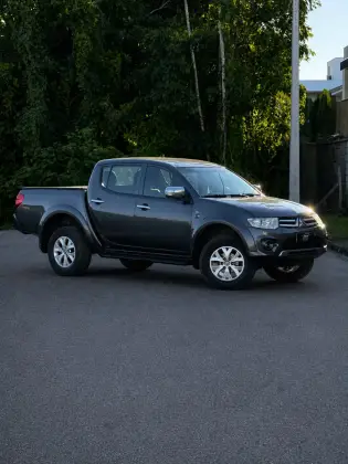 MITSUBISHI L200 TRITON 2.4 HLS CHROME 4X2 CD 16V FLEX 4P MANUAL MITSUBISHI L200 TRITON 2.4 HLS CHROME 4X2 CD 16V FLEX 4P MANUAL