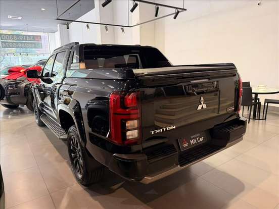 MITSUBISHI-TRITON-2025