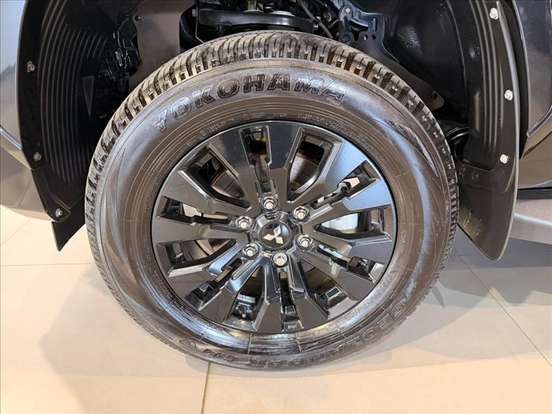MITSUBISHI-TRITON-2.4 BITURBO DIESEL CD KATANA 4X4 AUTOMÁTICO MITSUBISHI-TRITON-2025