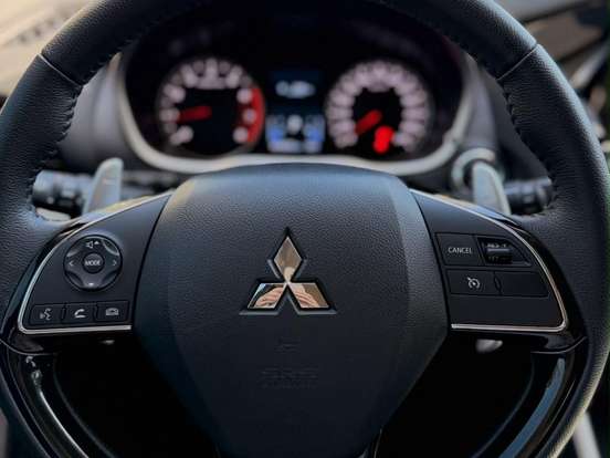 MITSUBISHI-ECLIPSE CROSS-1.5 MIVEC TURBO GASOLINA HPE CVT MITSUBISHI-ECLIPSE CROSS-2024