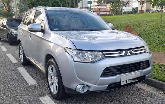 MITSUBISHI-OUTLANDER-2.0 16V GASOLINA 4P AUTOMÁTICO MITSUBISHI-OUTLANDER-2013
