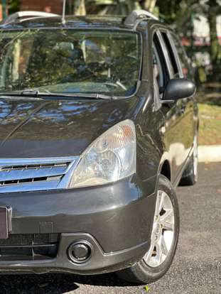 NISSAN-LIVINA-2012