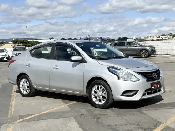 NISSAN VERSA 1.6 16V FLEX SV 4P XTRONIC NISSAN VERSA 1.6 16V FLEX SV 4P XTRONIC