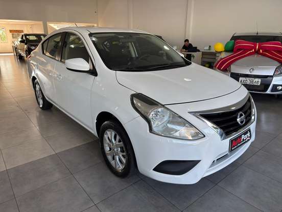 NISSAN-VERSA-2015