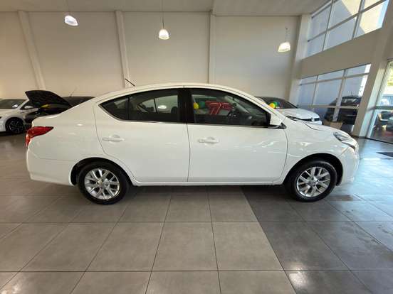 NISSAN-VERSA-2015
