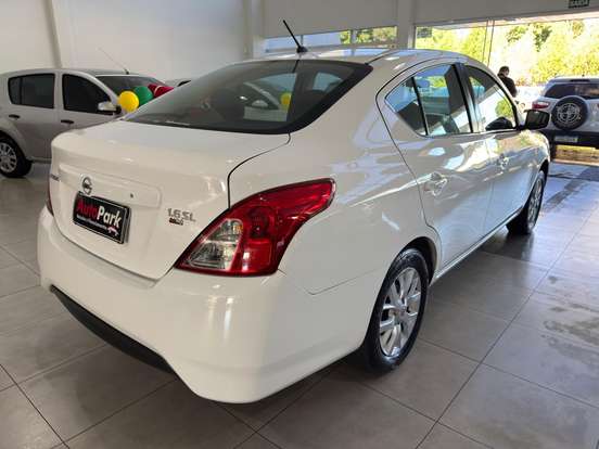 NISSAN-VERSA-2015