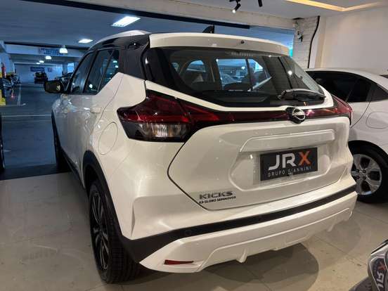 NISSAN-KICKS-2023
