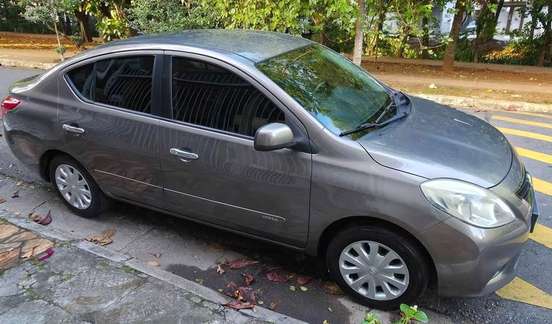 NISSAN-VERSA-2012