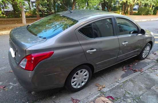 NISSAN-VERSA-2012