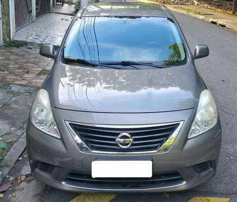 NISSAN-VERSA-2012