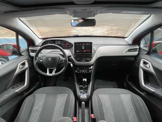 PEUGEOT-208-2018