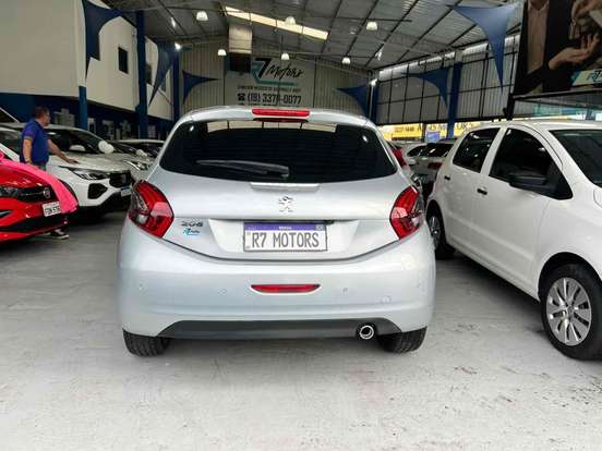 PEUGEOT-208-2018