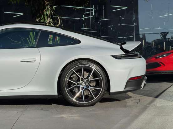 PORSCHE-911-2025
