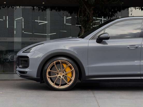 PORSCHE-CAYENNE-2022