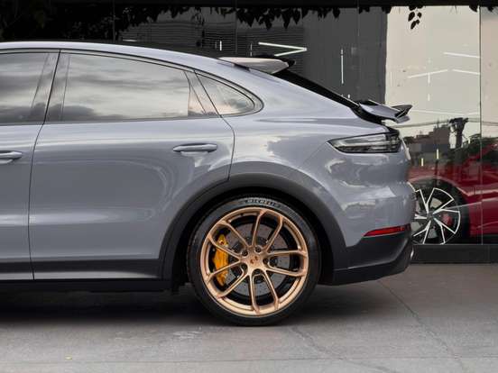 PORSCHE-CAYENNE-2022