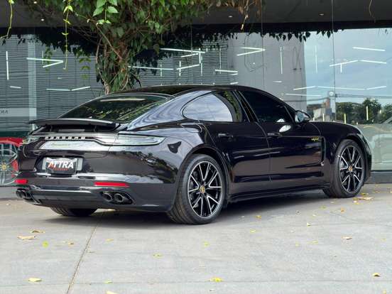 PORSCHE-PANAMERA-2023