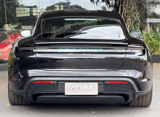 PORSCHE-TAYCAN-2023