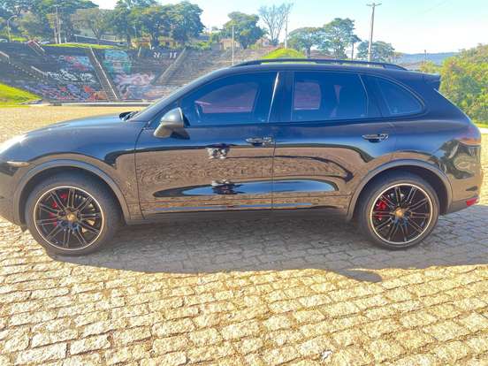 PORSCHE-CAYENNE-2011
