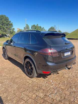 PORSCHE-CAYENNE-2011